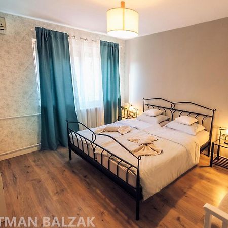 Balzak 64M2, Free Parking & Wi-Fi Appartement Novi Sad Buitenkant foto