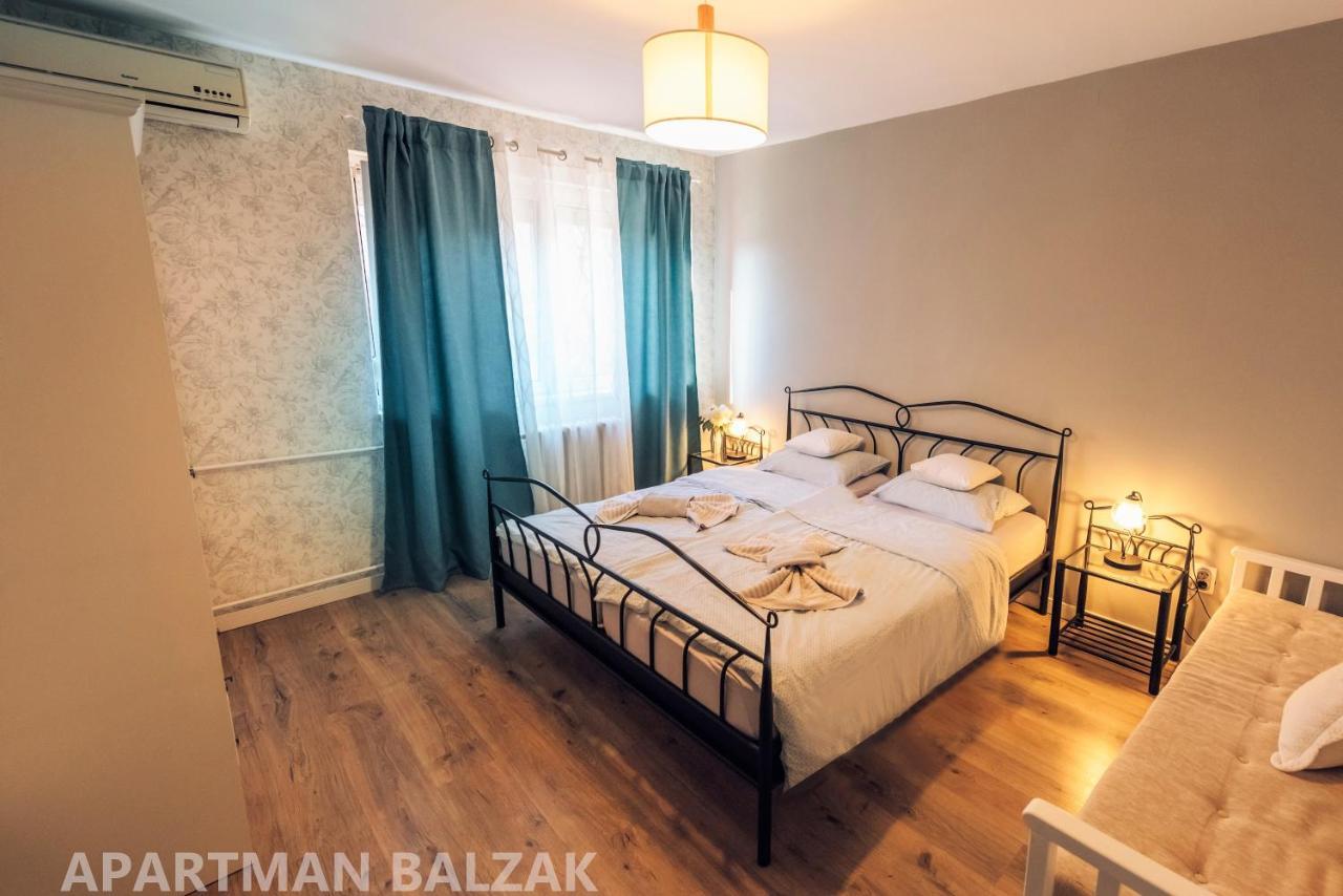 Balzak 64M2, Free Parking & Wi-Fi Appartement Novi Sad Buitenkant foto