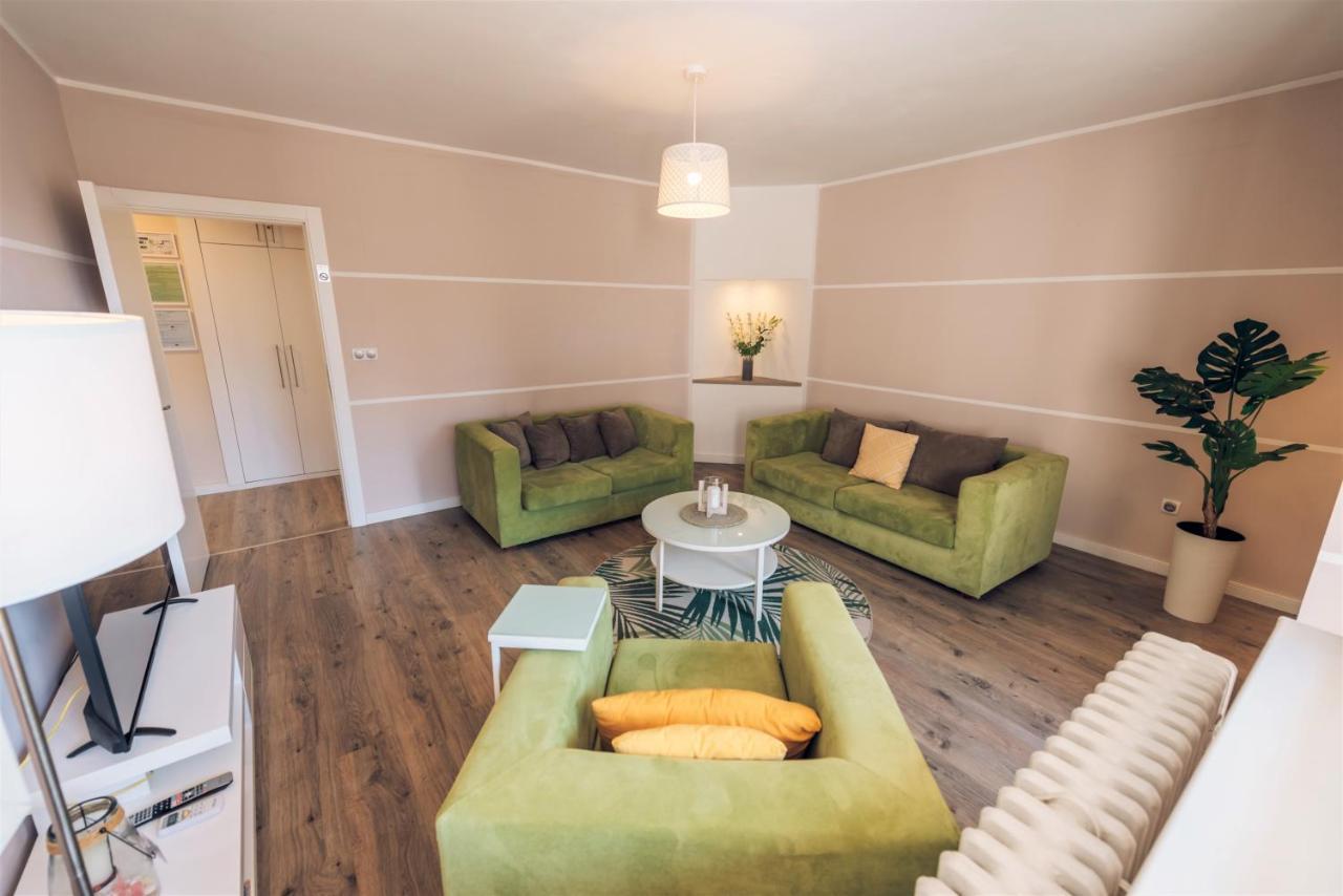 Balzak 64M2, Free Parking & Wi-Fi Appartement Novi Sad Buitenkant foto
