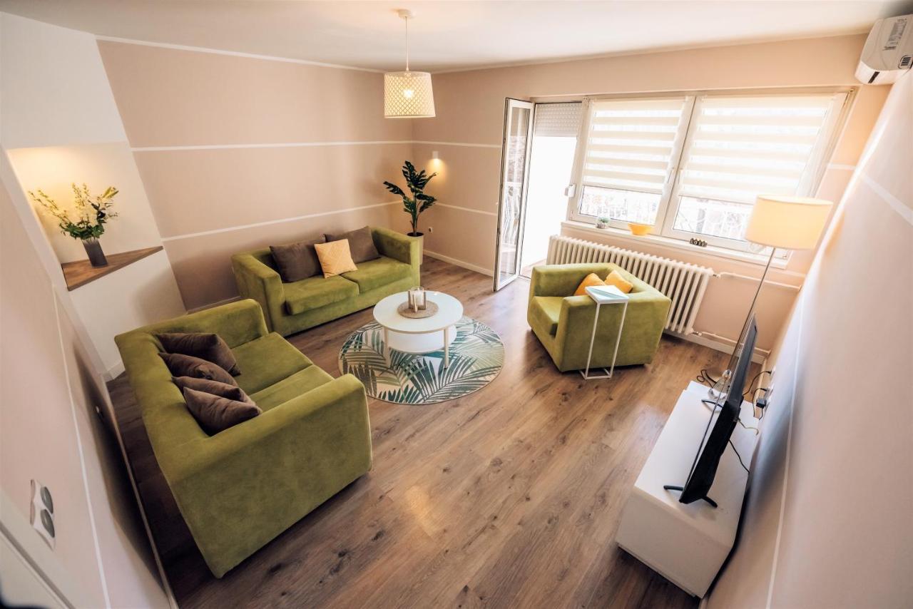 Balzak 64M2, Free Parking & Wi-Fi Appartement Novi Sad Buitenkant foto