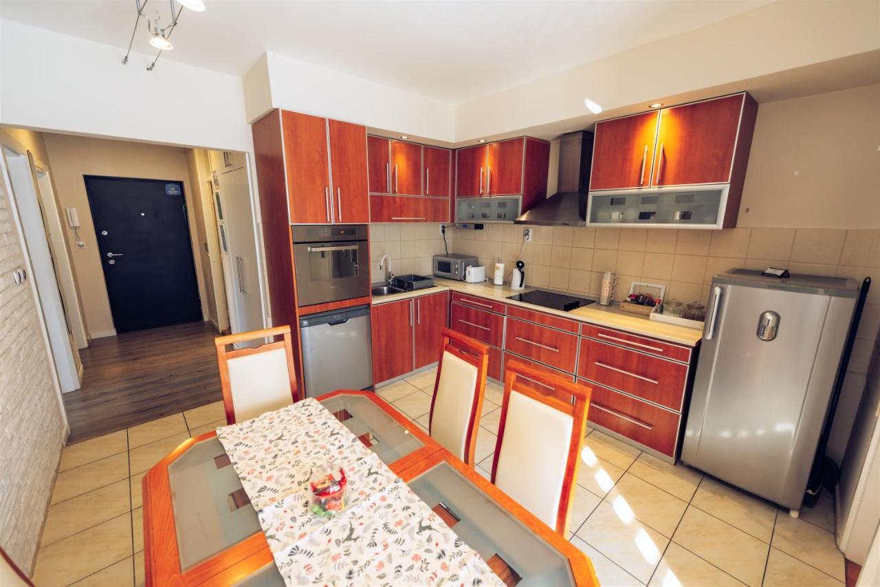 Balzak 64M2, Free Parking & Wi-Fi Appartement Novi Sad Buitenkant foto