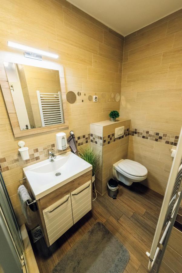 Balzak 64M2, Free Parking & Wi-Fi Appartement Novi Sad Buitenkant foto