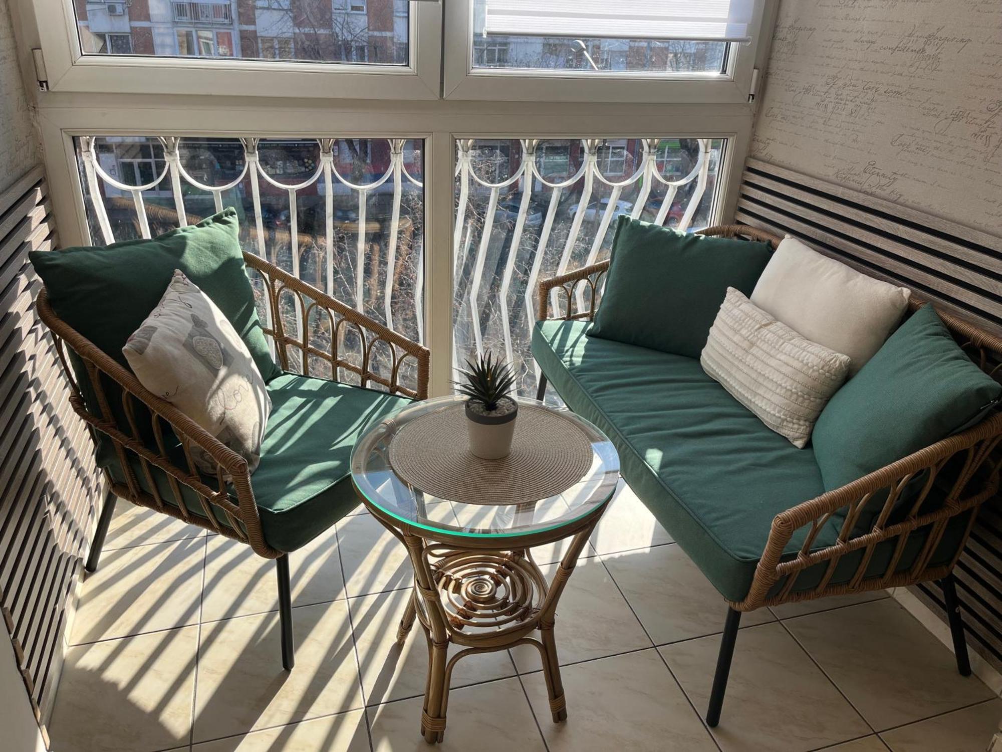 Balzak 64M2, Free Parking & Wi-Fi Appartement Novi Sad Buitenkant foto