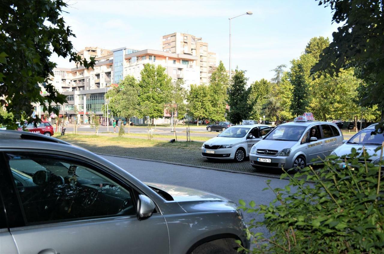 Balzak 64M2, Free Parking & Wi-Fi Appartement Novi Sad Buitenkant foto
